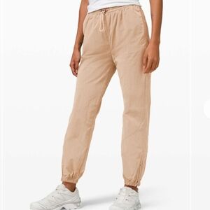 Lululemon athletica women's evergreen track pants wind pants size 6